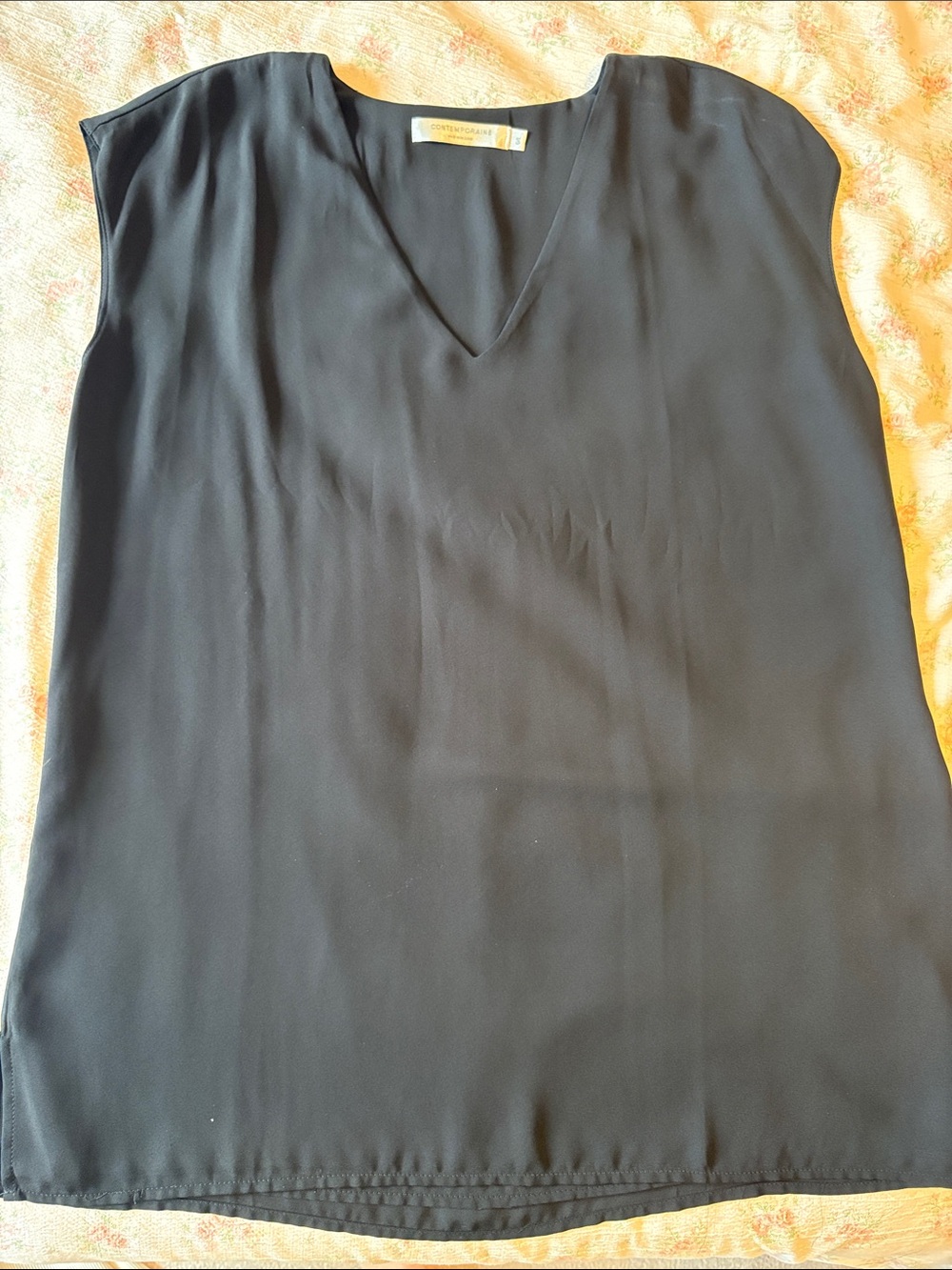 Contemporaine - Black V-Neck Sleeveless Blouse - size large